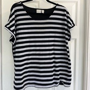 Chicos Zenergy Womens Top Size 3 (Xl ) Black White Stripe Mesh Sh Sleeves